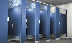 Особенности недорогих сантехнических перегородок и скорость их монтажа